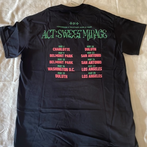 TXT World Tour T-shirt - Picture 2 of 9